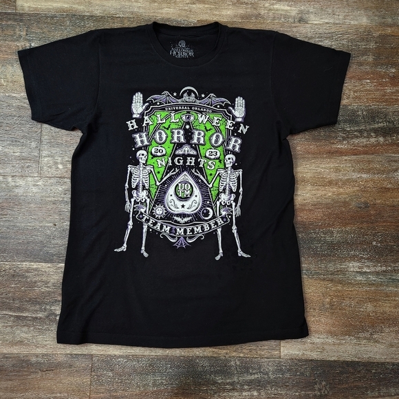 UNIVERSAL HOLLYWOOD Halloween Horror Nights 2023 TEAM MEMBER Shirt Size Medium - Picture 1 of 6